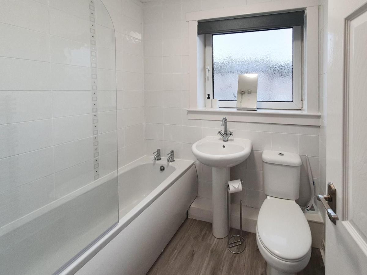 3 Bedroom House Amazon M90 Dunfermline Edinburgh Kültér fotó